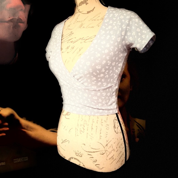 BRANDY MELVILLE !!! So cute this little crop top. It speaks for its self. - Picture 2 of 9